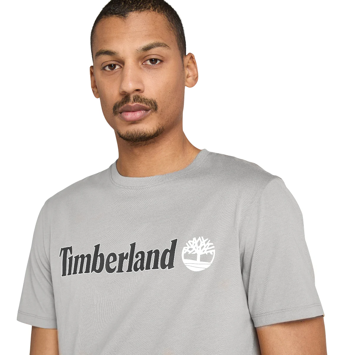REMERA KENNEBEC RIVER Linear Logo Short Sleeve Tee HOMBRE - Image 4